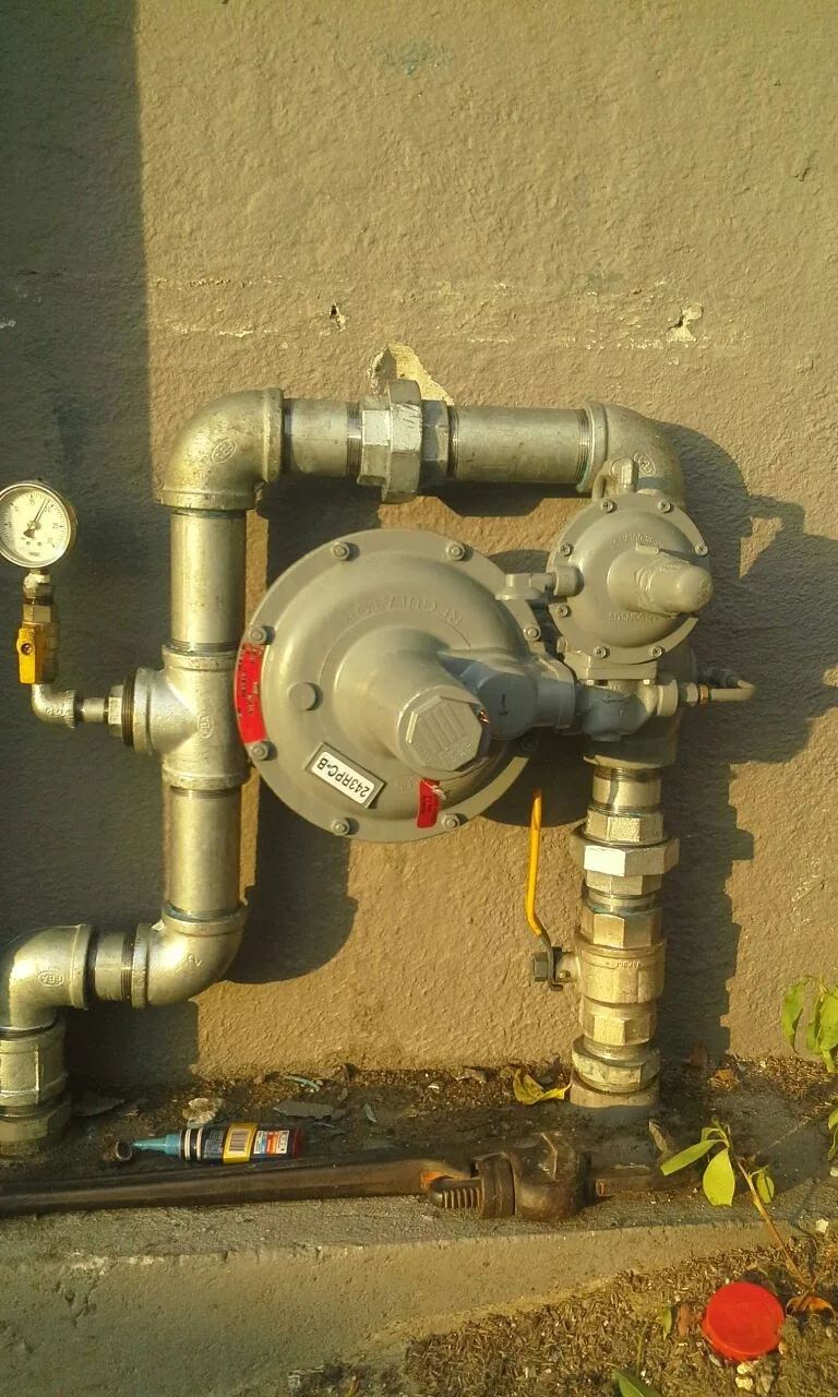 Central de reguladores y medición de gas en cobre