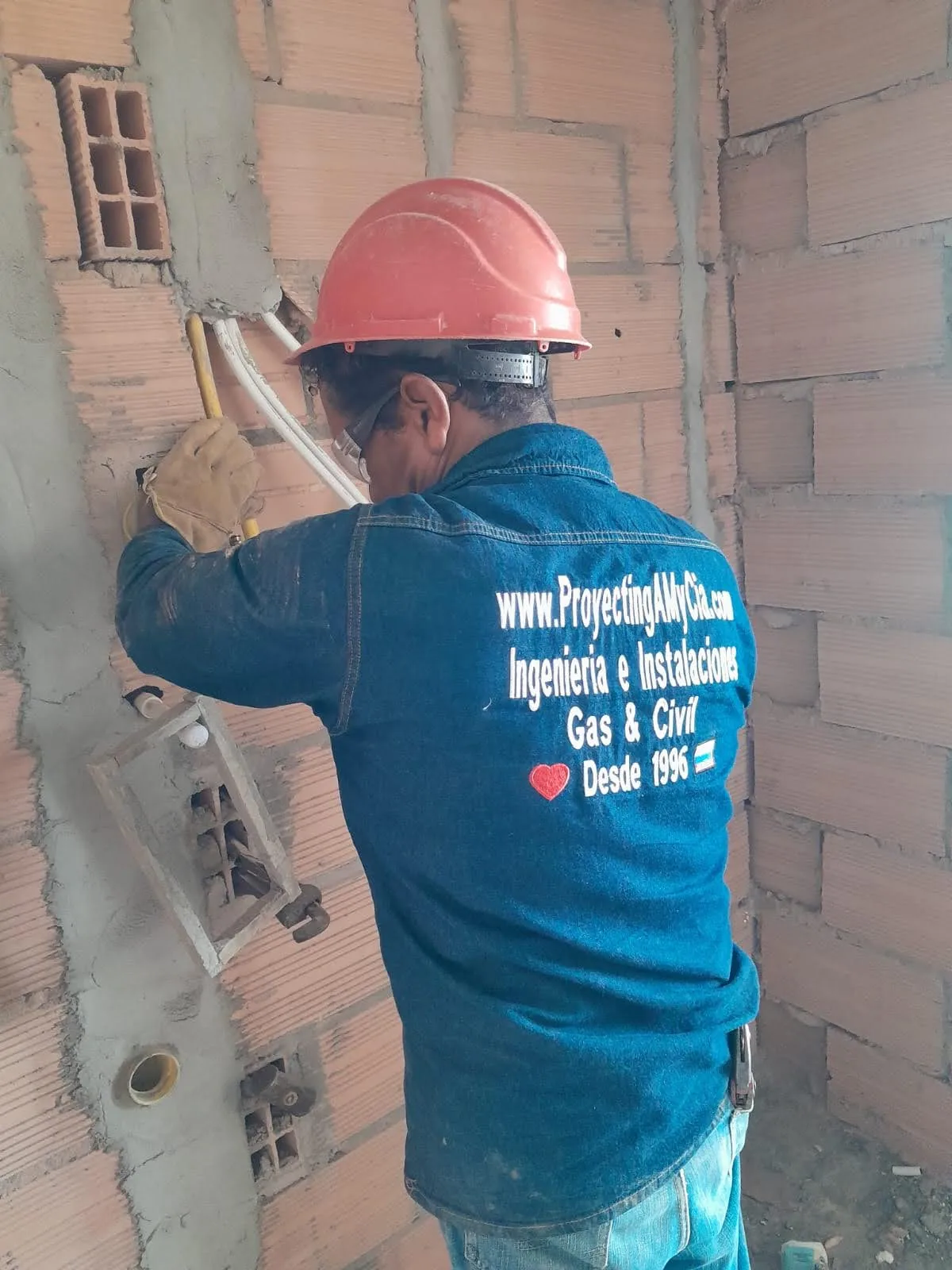 Instalación de red interna de gas en obra