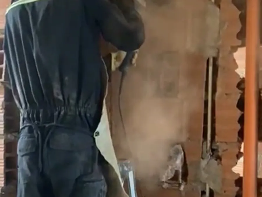 Perforación de muro para el paso de tubería de gas